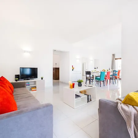 Villa In Albufeira Near Sea Beach Villa *