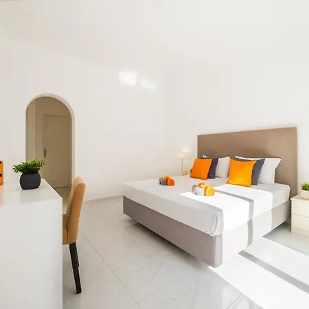 Villa In Albufeira Near Sea Beach *