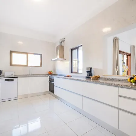 Villa In Albufeira Near Sea Beach Villa *