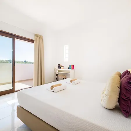 Villa In Albufeira Near Sea Beach *