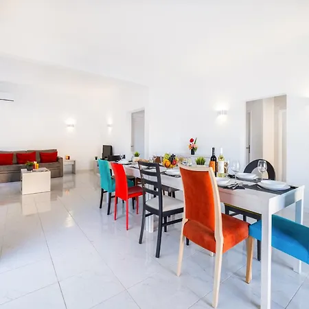 Villa In Albufeira Near Sea Beach *