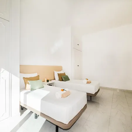 Villa In Albufeira Near Sea Beach Villa *